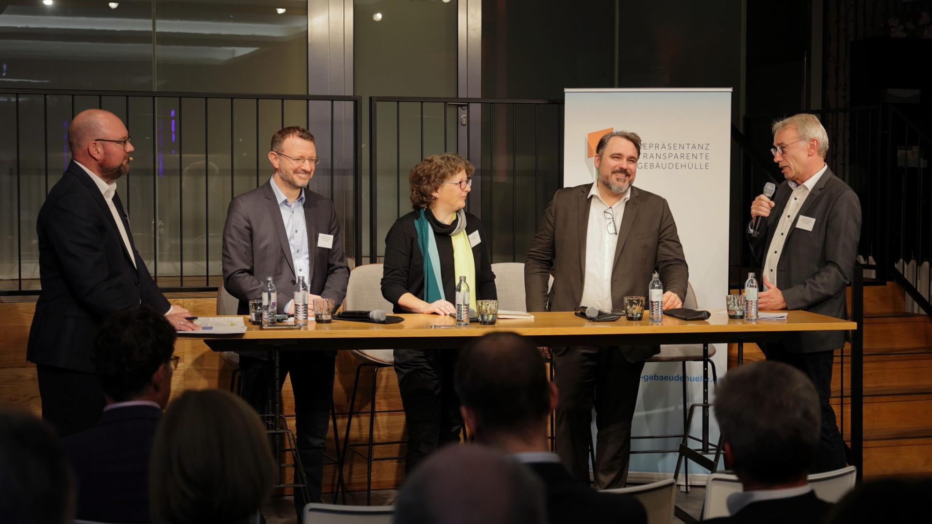 Parlamentarischer Abend in Präsenz mit den Baupolitikern/-innen Anja Liebert (Bündnis90/Die Grünen), Bernhard Daldrup (SPD), Dr. Jan-Marco Luczak (CDU/CSU) und Daniel Föst (FDP)